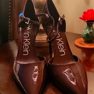 Calvin Klein Dressa Pump 11M Merlot
